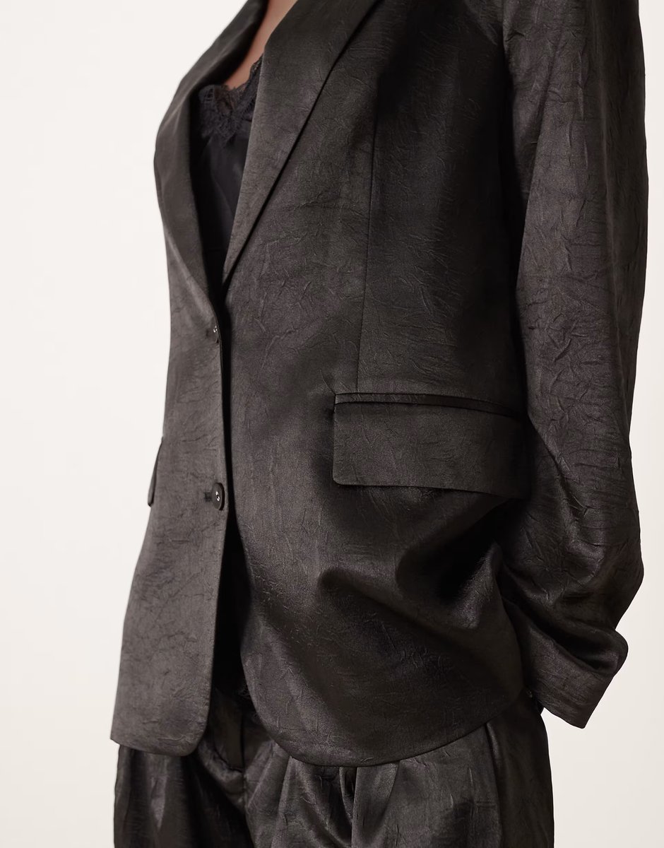 ASOS ASOS DESIGN tailored unstructured satin blazer in black - 4