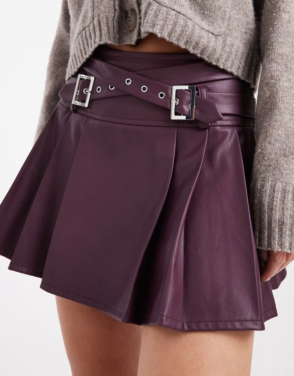ASOS Miss Selfridge faux leather pleated kilt with buckles in burgundy - 2