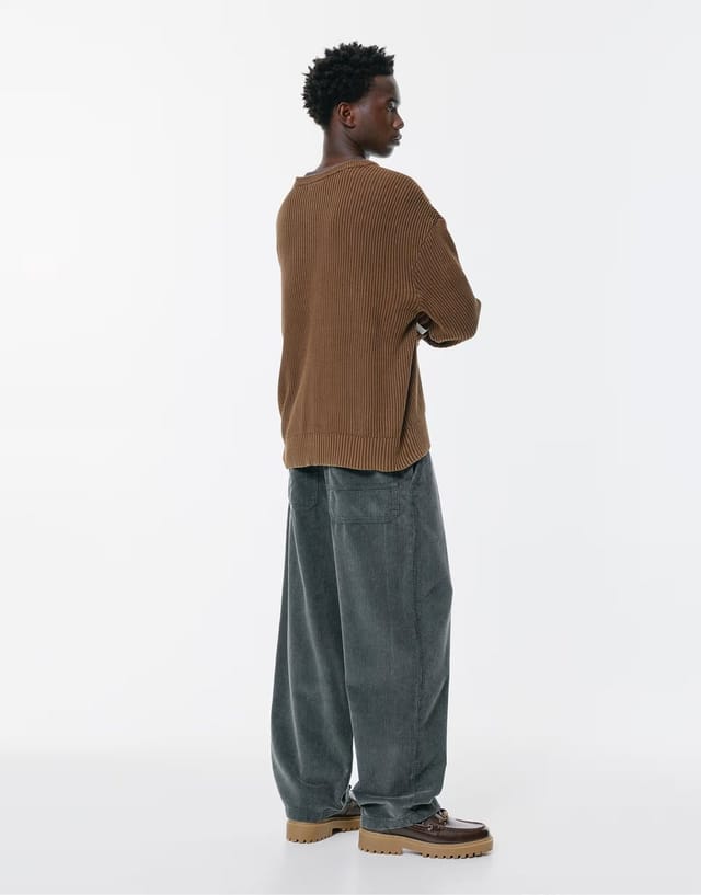 ASOS Pull&Bear Corduroy baggy joggers in dark grey - 2