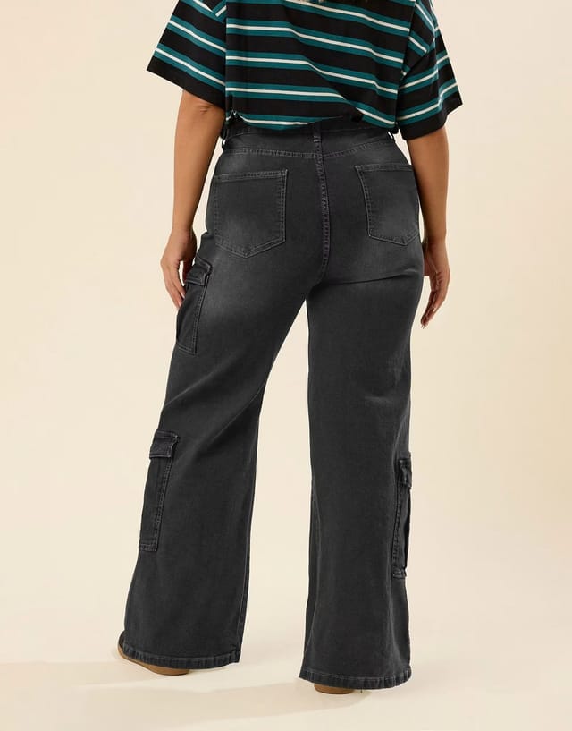 ASOS Yours Clothing Washed effect cargo jeans in black - 2