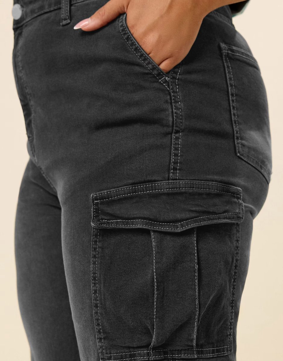 ASOS Yours Clothing Washed effect cargo jeans in black - 3