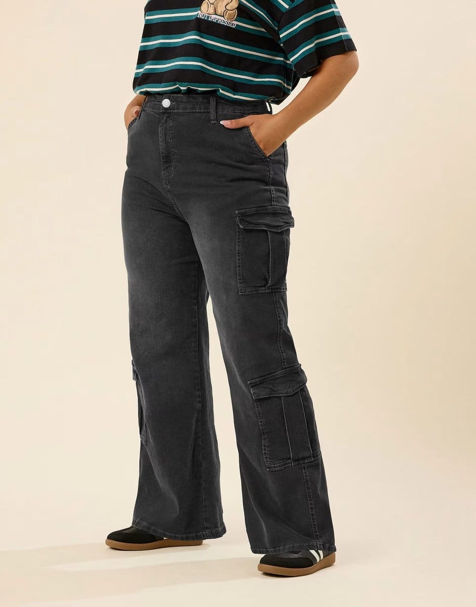 ASOS Yours Clothing Washed effect cargo jeans in black - 4