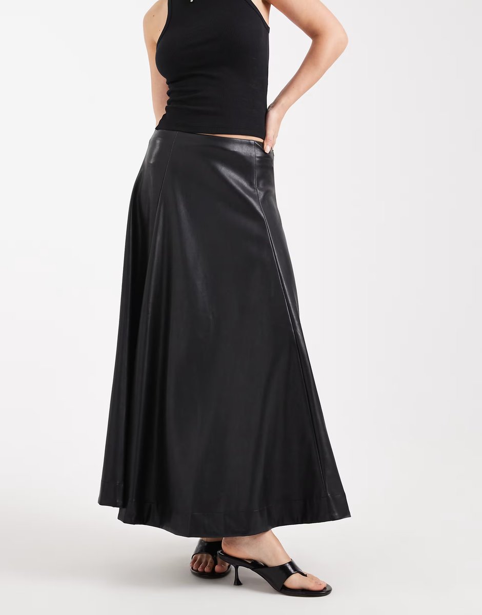 ASOS ASOS DESIGN faux leather seam and volume detail midi skirt in black - 3