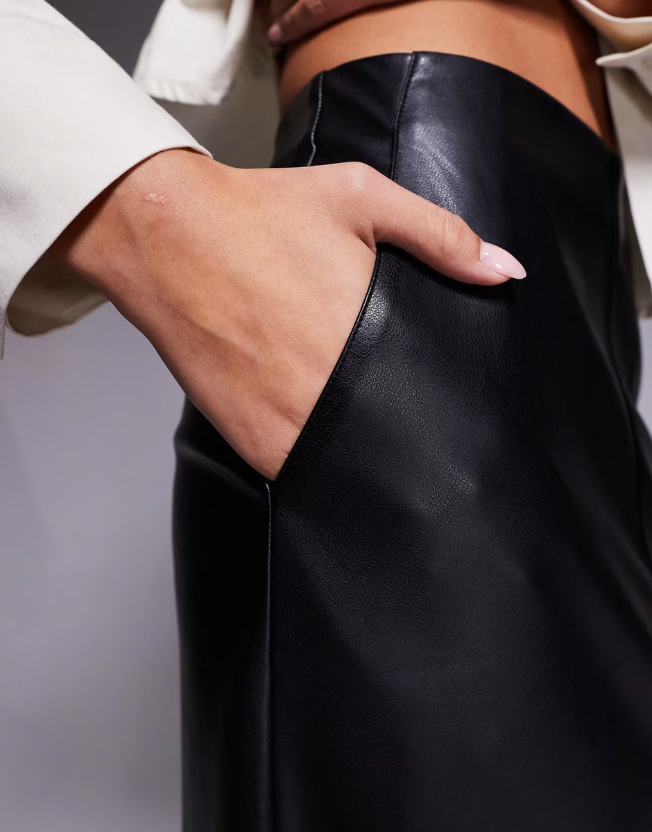 ASOS ASOS DESIGN faux leather seam detail maxi skirt in black - 3