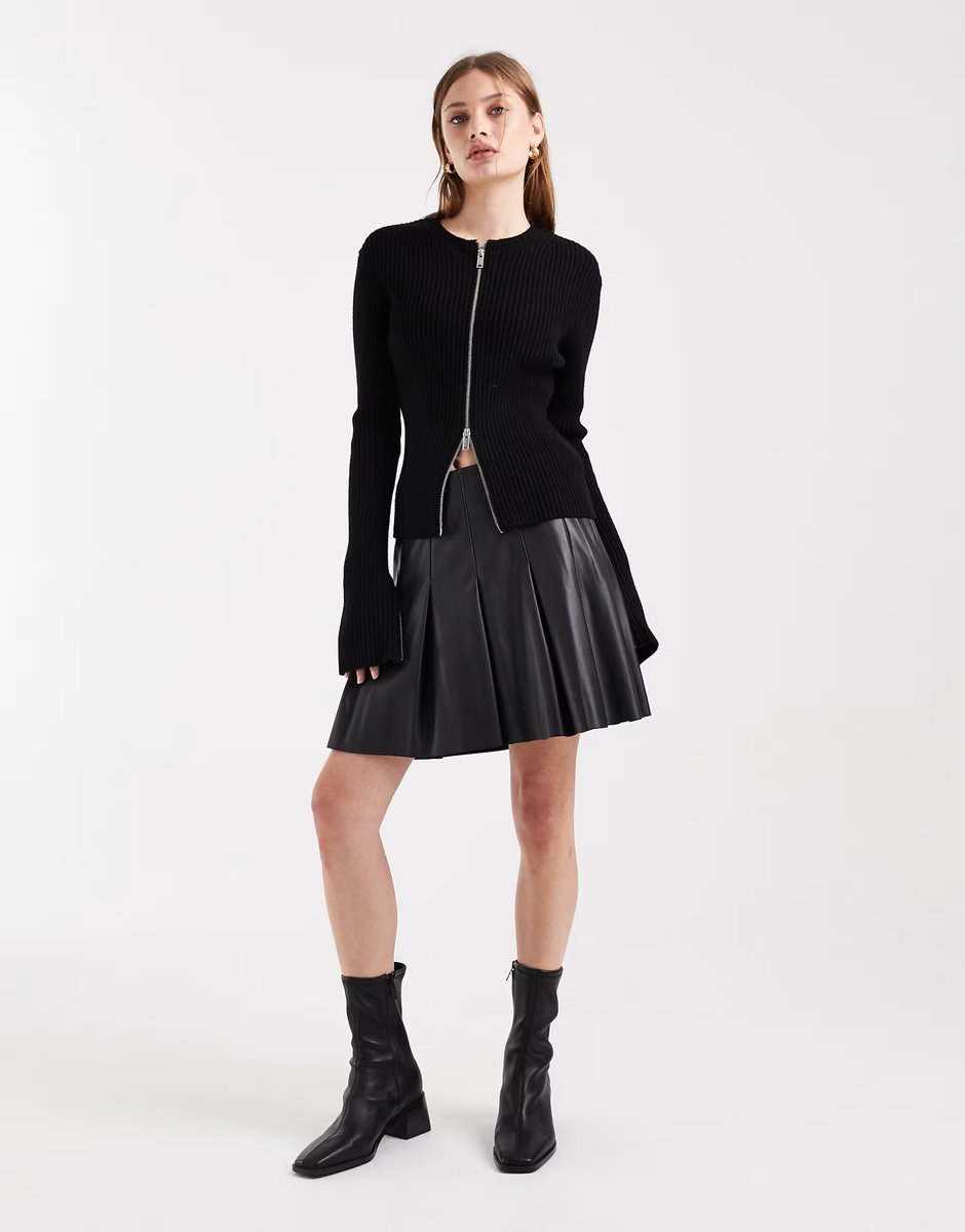 ASOS New Look faux leather pleated mini skirt In black - 1