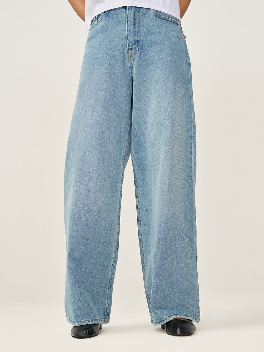OMNES Connie Wide Jean in Light Wash - 2