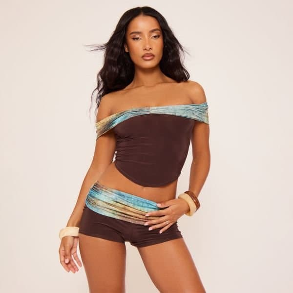 EGO EGO Off Shoulder Contrast Abstract Print Crop Top in Brown