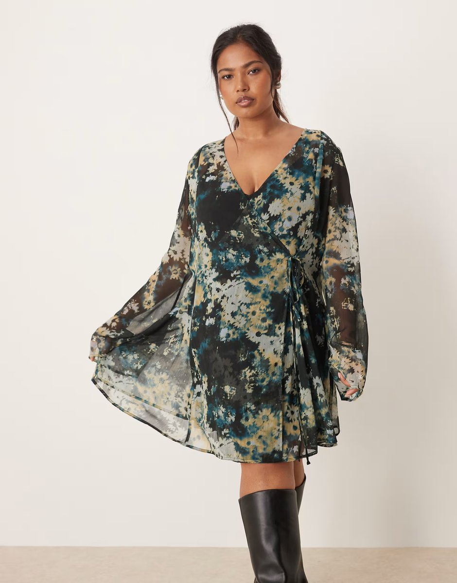ASOS ASOS DESIGN Curve wrap mini dress with ties in blurred blue floral - 4