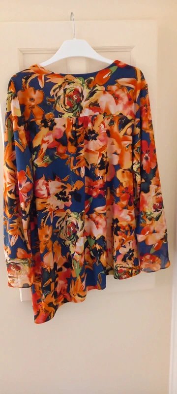 Attitudes by Renée Stunning ladies asymmetric top - 4