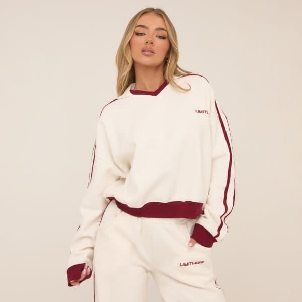 EGO Long Sleeve V Neck Contrast Burgundy Collar Oversized Jumper In Cream, Women's Size UK 6