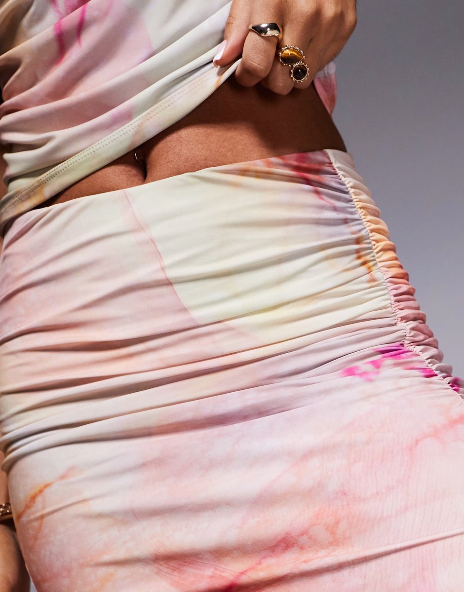 ASOS ASOS DESIGN co-ord slinky ruched waist detail slit in pink marble print - 2