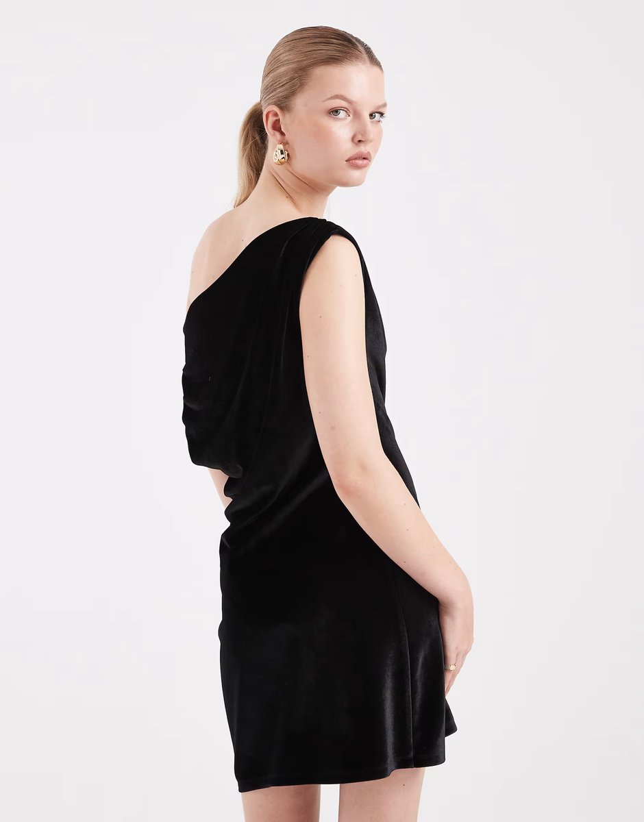 ASOS ASOS DESIGN velvet drape one shoulder mini dress in black - 4