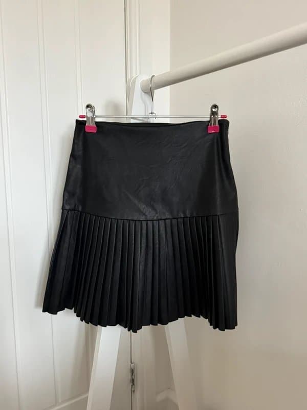 Femme Luxe Femme Luxe Faux Leather pleated skirt