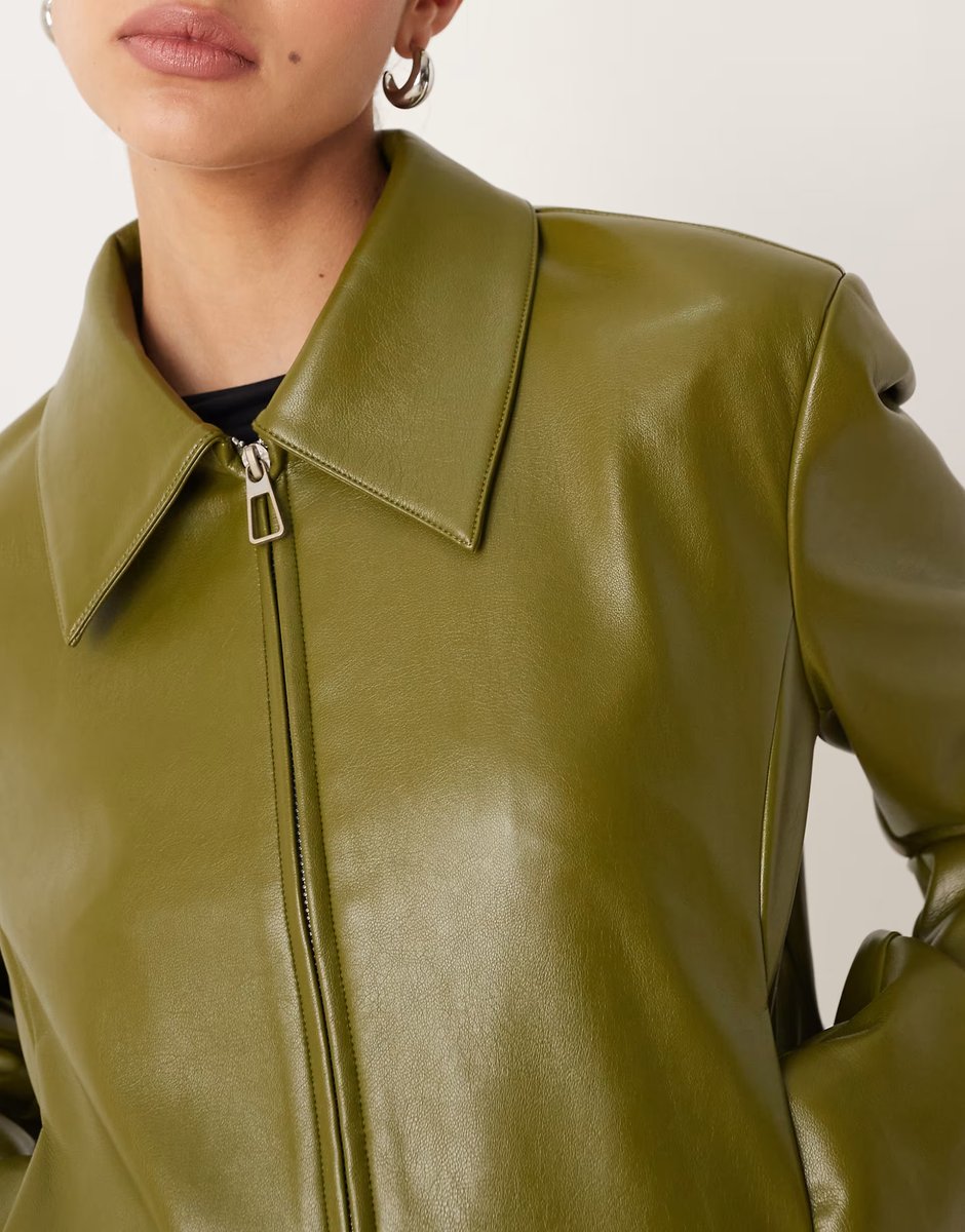 ASOS ASOS DESIGN tailored faux leather zip front cropped blazer co-ord in olive - 4