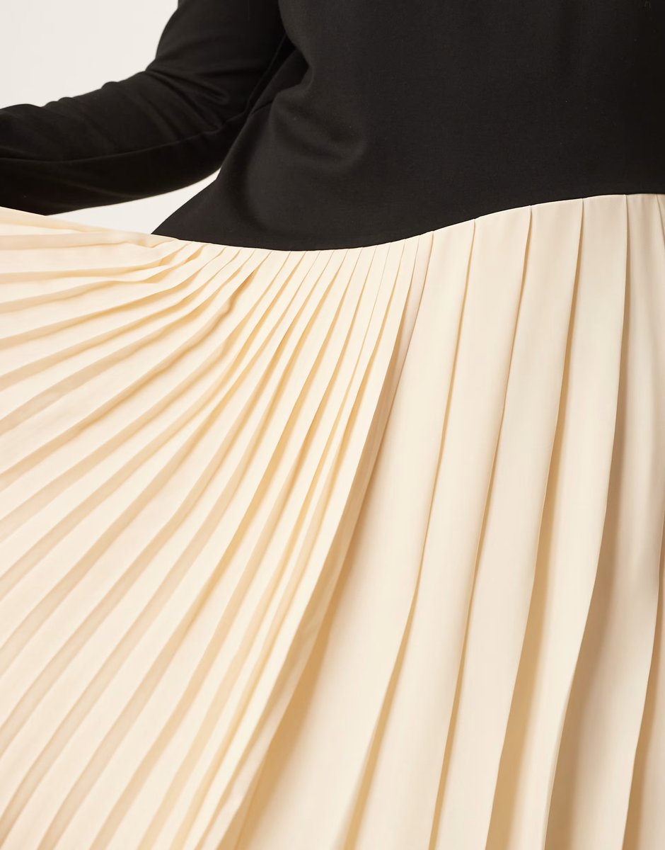 ASOS ARRANGE Curve contrast fabric sculpted maxi dress with pleat skirt in black - 4