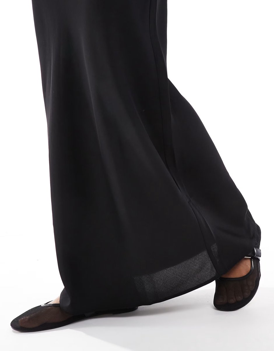 ASOS ASOS DESIGN satin bias maxi skirt in black - 3