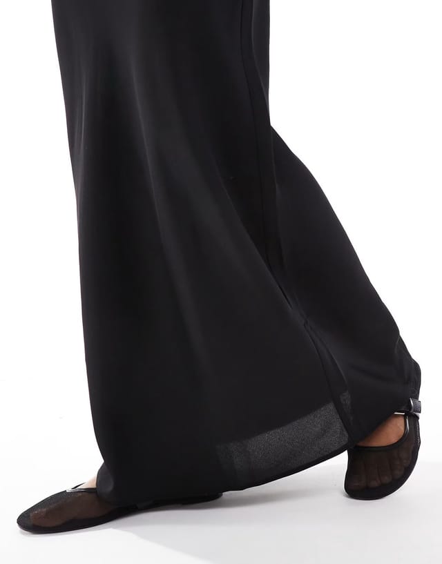 ASOS ASOS DESIGN satin bias maxi skirt in black - 3