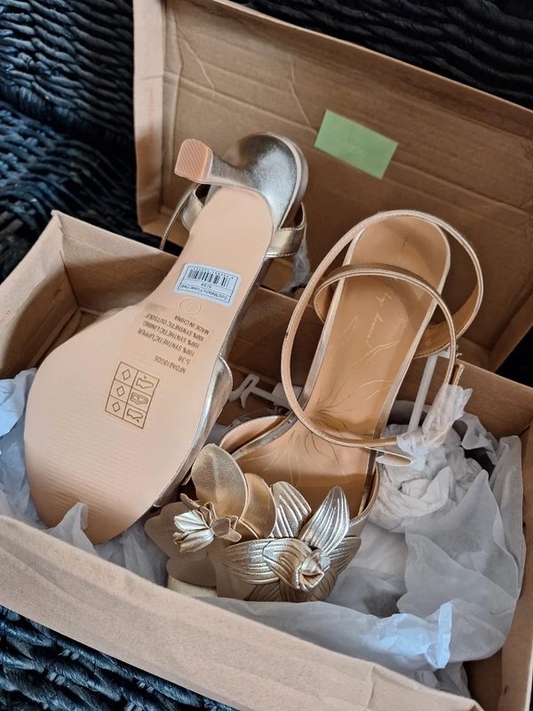 Never Fully Dressed Never Fully Dressed brand new gorgeous gold shoes - 4