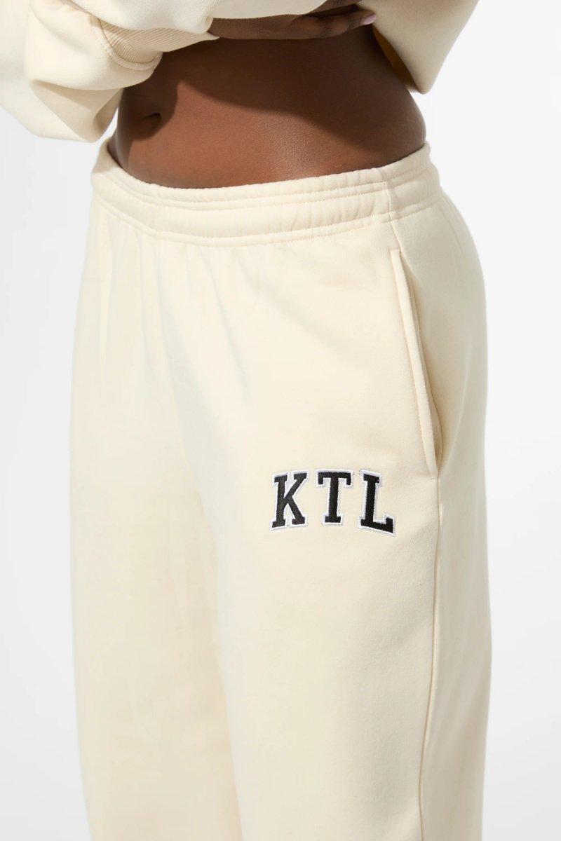 Kaiia Kaiia KTL Logo Cuffed Joggers Buttercream - 4