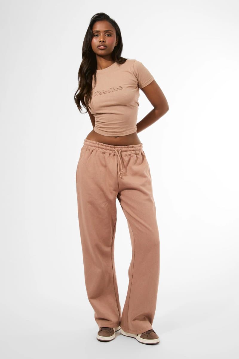 Kaiia Kaiia Studio Embossed Script Logo Wide Leg Joggers Milk Chocolate