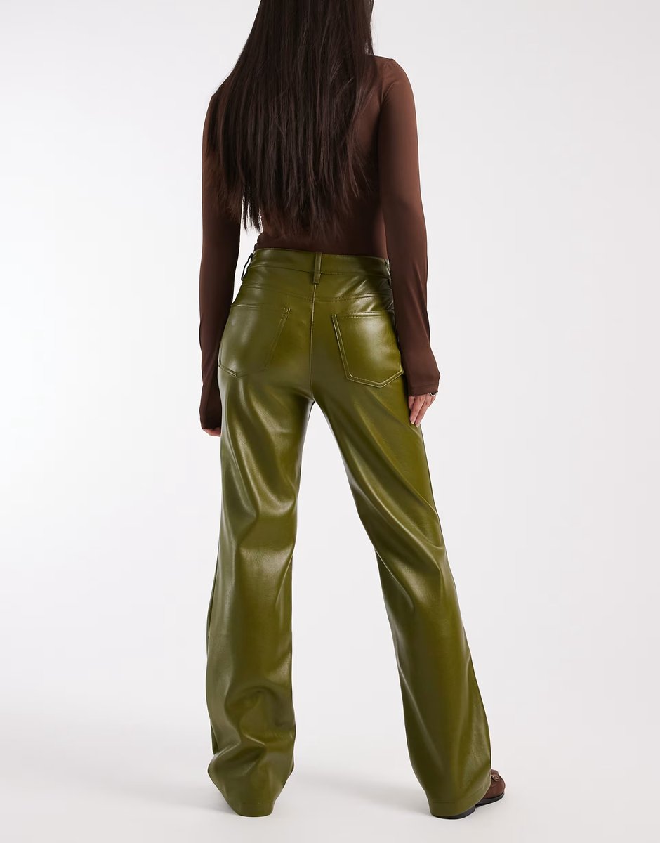 ASOS ASOS DESIGN straight leg trousers in faux leather in olive - 4