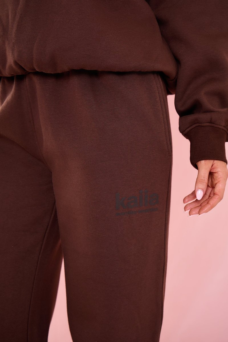 Kaiia Kaiia Matte Slogan Mid Rise Wide Leg Joggers Bitter Chocolate - 2