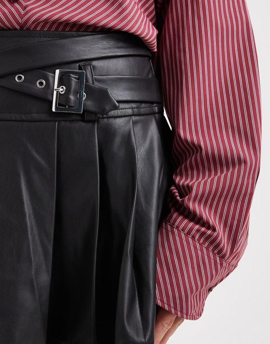 ASOS Miss Selfridge faux leather pleated kilt with buckle in black - 2