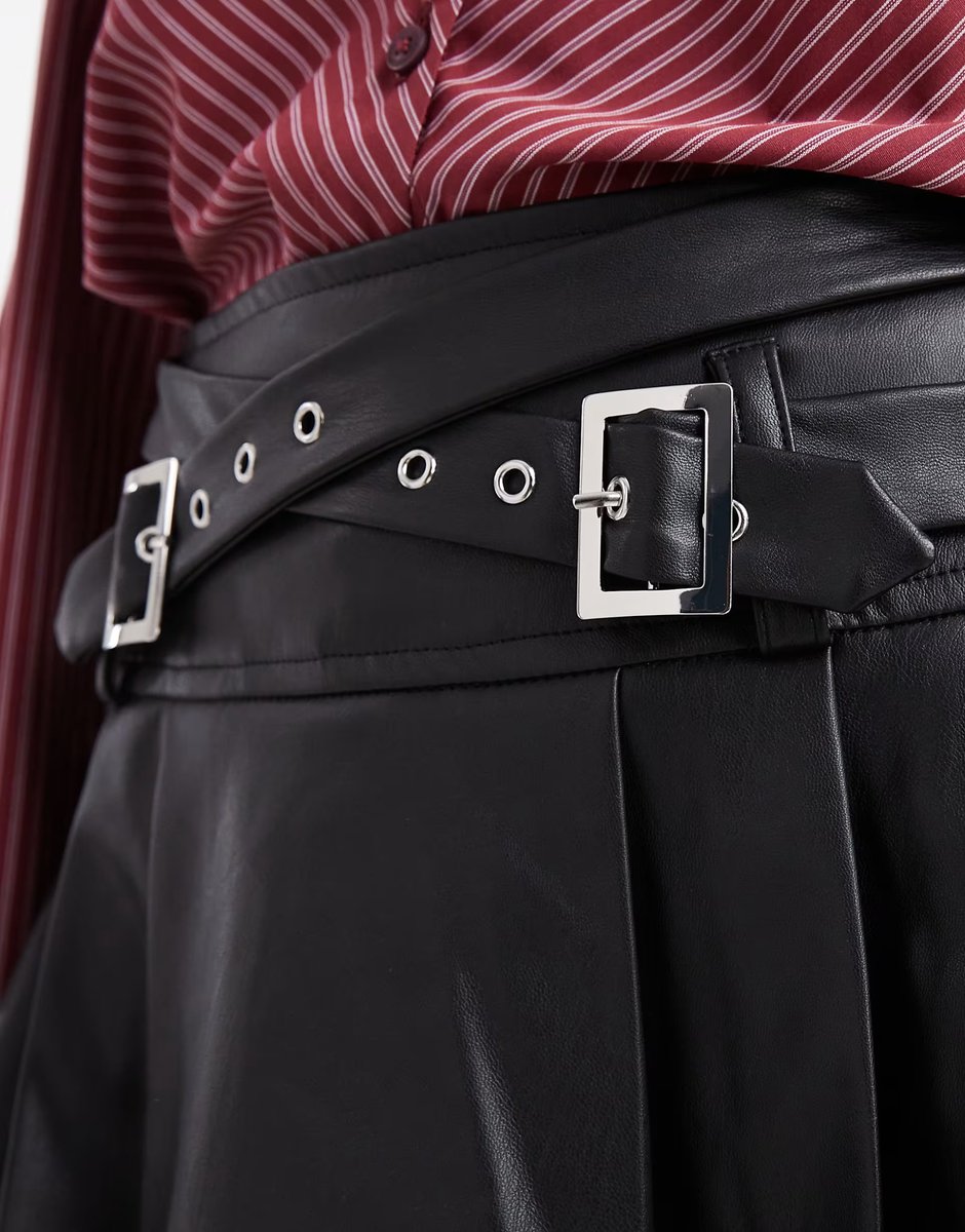 ASOS Miss Selfridge faux leather pleated kilt with buckle in black - 4