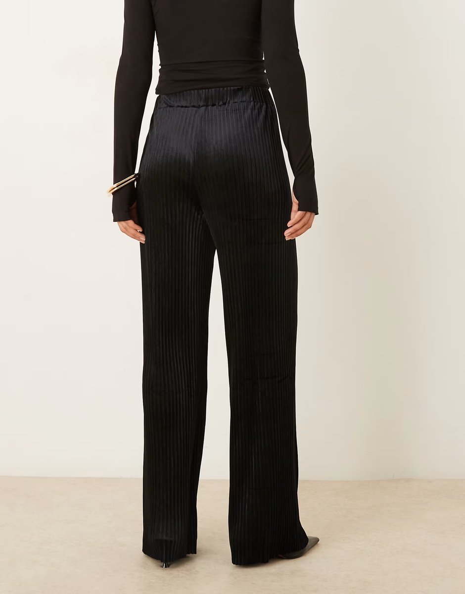 ASOS  YAS high waisted velvet trousers in black - 4