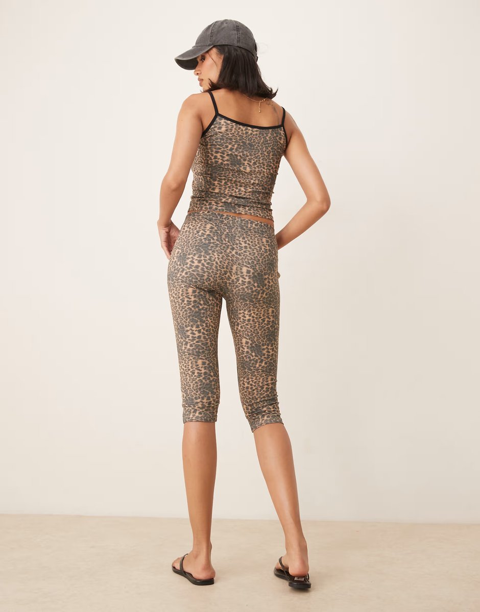 ASOS ASOS DESIGN leopard print capri legging co-ord - 3