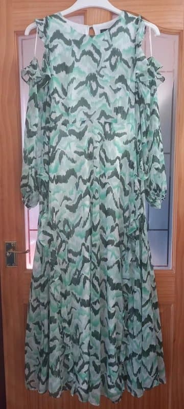 Et Vous Stunning ladies Green Chiffon Ruffle midiaxi dress(size 12)