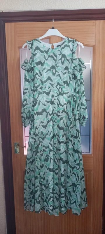 Et Vous Stunning ladies Green Chiffon Ruffle midiaxi dress(size 12) - 2