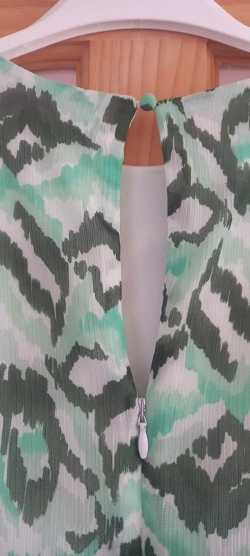 Et Vous Stunning ladies Green Chiffon Ruffle midiaxi dress(size 12) - 3