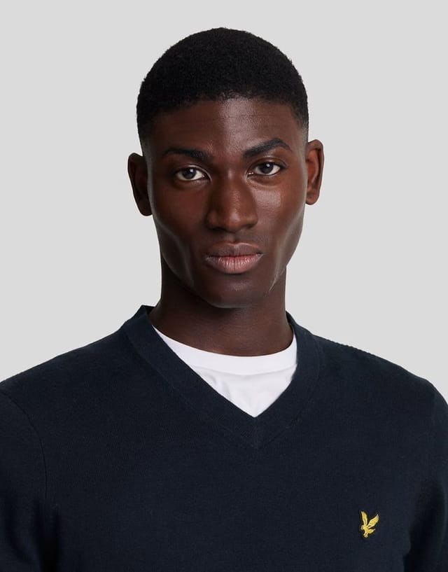 ASOS Lyle & Scott  cotton merino v neck jumper in  dark navy - 2