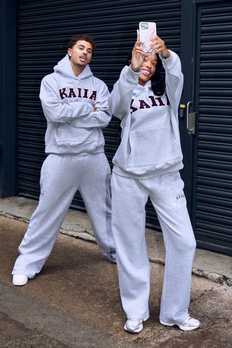 Kaiia Kaiia Slogan Wide Leg Joggers Mid Grey & Burgundy - 3