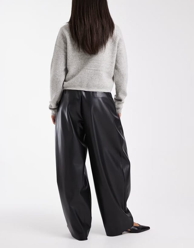 ASOS ASOS DESIGN faux leather cocoon tailored trousers in black - 3