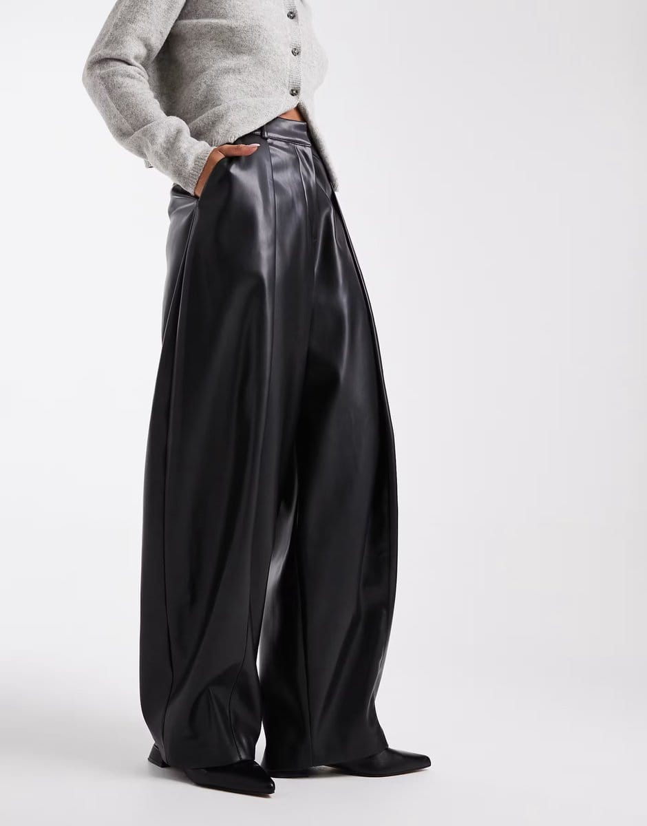 ASOS ASOS DESIGN faux leather cocoon tailored trousers in black - 4