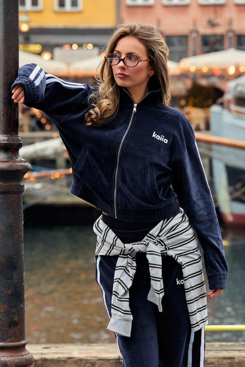 Kaiia Kaiia Velour Side Stripe Funnel Neck Zip Through Cropped Sweatshirt Navy & Baby Blue