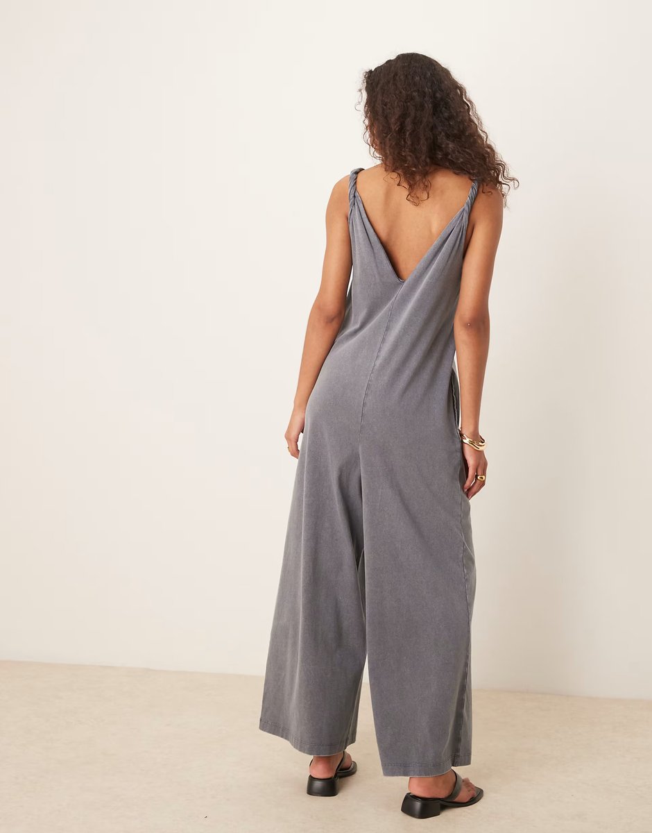 ASOS ASOS DESIGN Twist shoulder jumpsuit in washed grey - 4