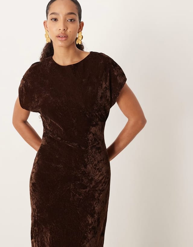 ASOS ASOS DESIGN crew neck short sleeve velvet midi dress in chocolate - 3