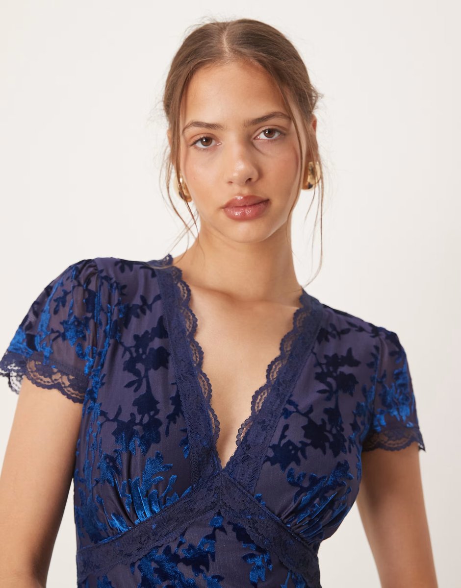 ASOS Maya Floral velvet devore v neck midaxi dress in navy - 4