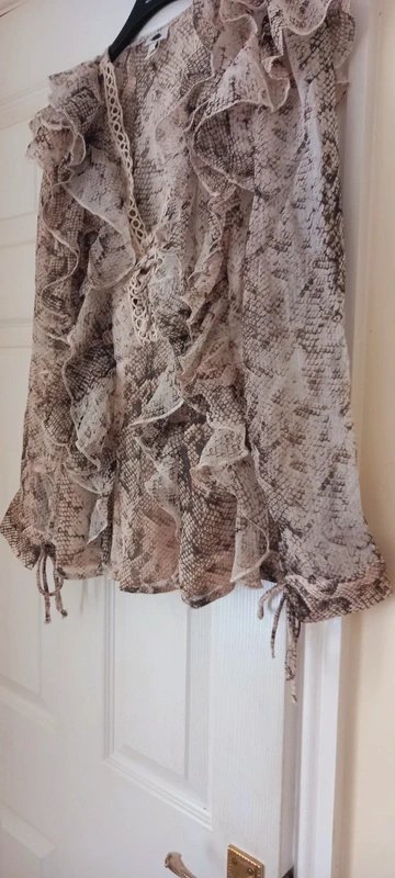 River Island Stunning RI ruffle frill chiffon blouse. - 3