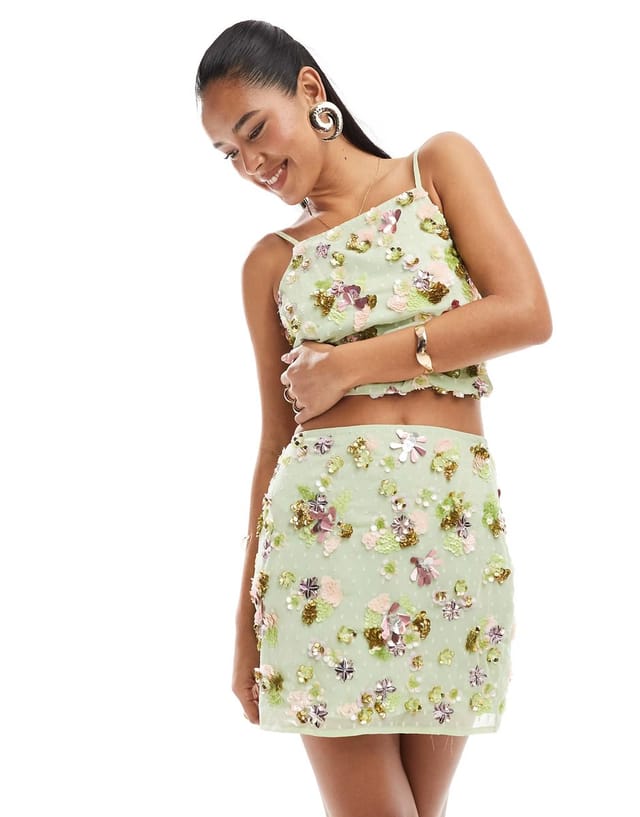 ASOS ASOS DESIGN 3D flower embellishment mini skirt in green - 2