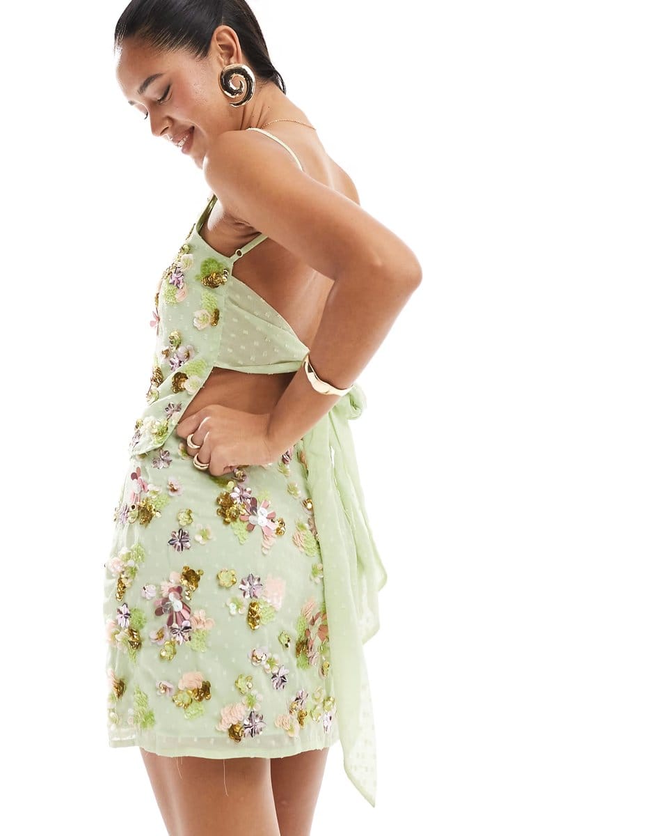 ASOS ASOS DESIGN 3D flower embellishment mini skirt in green - 4