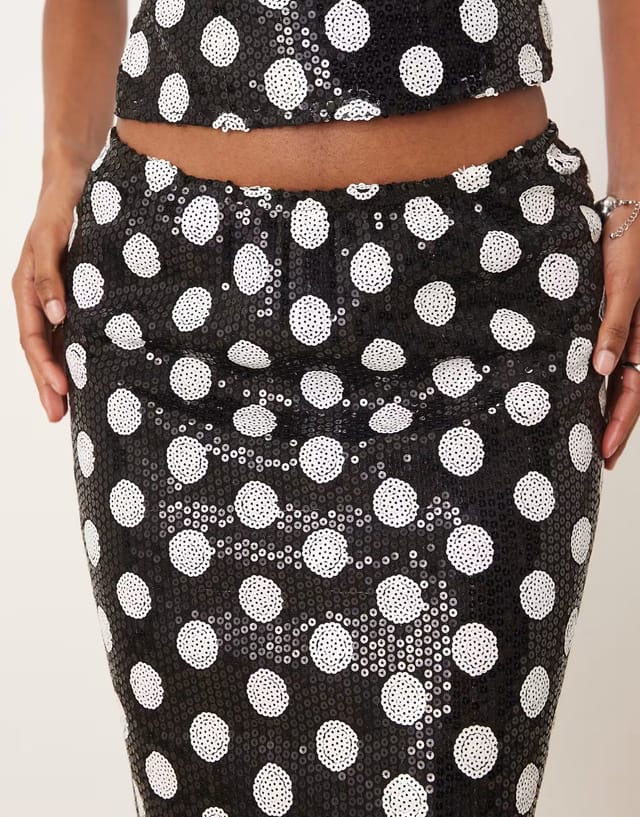 ASOS Motel kavivi low rise knee length skirt in mono polka dot sequin co-ord - 2