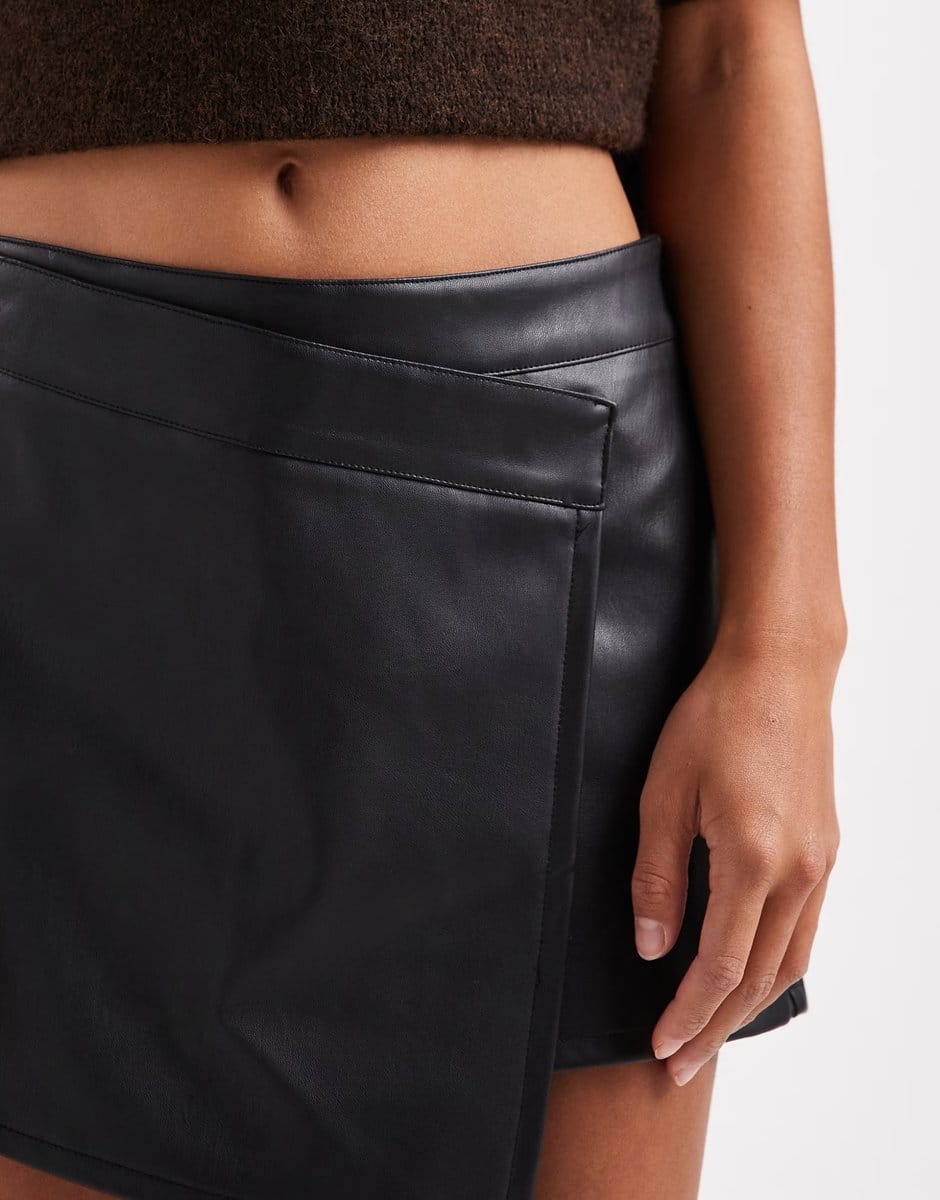 ASOS Miss Selfridge Petite faux leather skort in black - 4