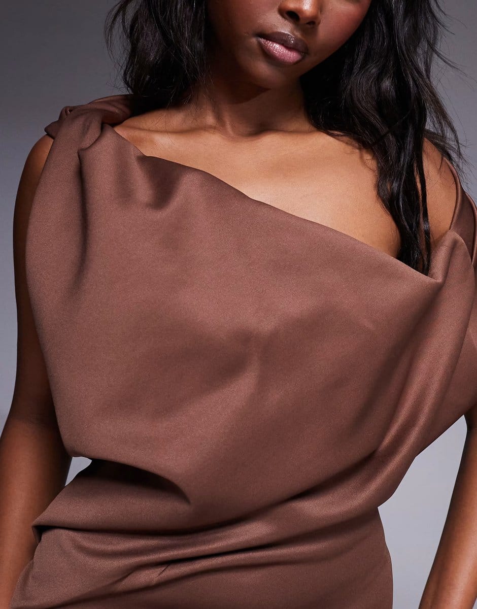 ASOS ASOS DESIGN  pleated fallen shoulder midaxi dress with asymmetric back in chocolate in scuba-style fabric - 4