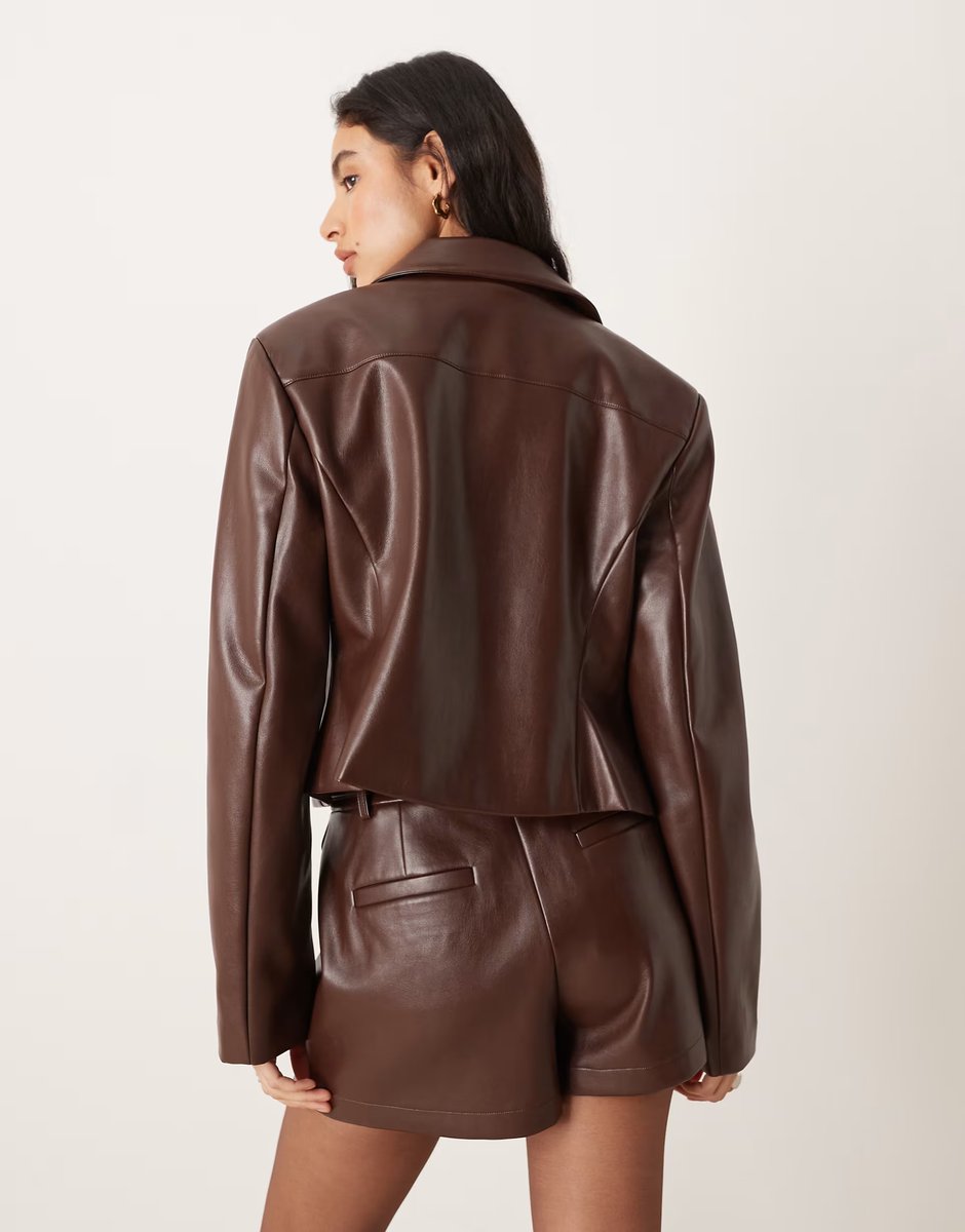 ASOS ASOS DESIGN tailored faux leather zip front cropped blazer co-ord in chocolate - 4