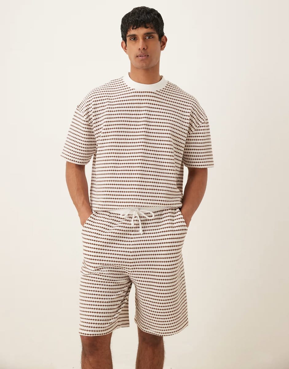 ASOS ASOS DESIGN oversized crochet style short in beige - 4