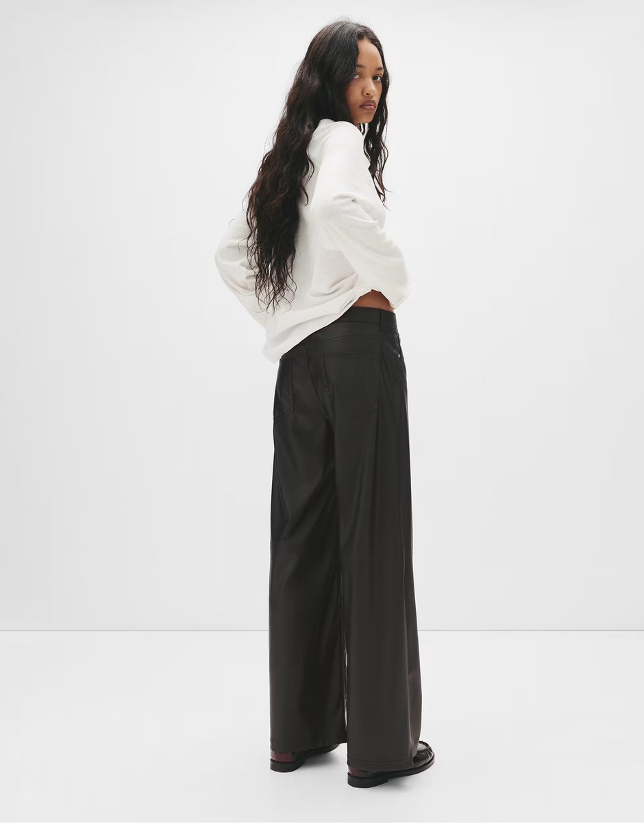 ASOS Pull&Bear Leather effect trousers in black - 2
